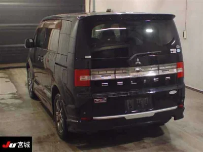 MITSUBISHI DELICA D:5