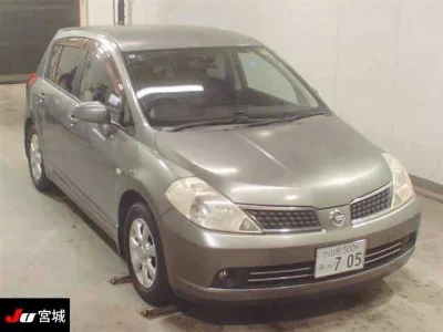 NISSAN TIIDA