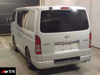 TOYOTA HIACE VAN