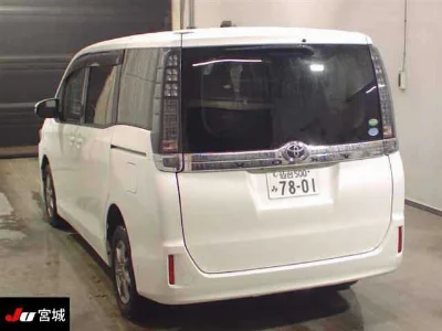TOYOTA VOXY
