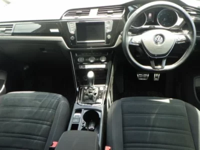 VOLKSWAGEN GOLF TOURAN