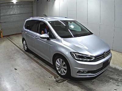 VOLKSWAGEN GOLF TOURAN