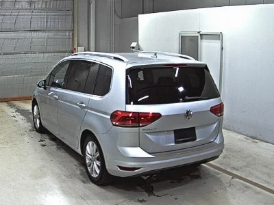 VOLKSWAGEN GOLF TOURAN
