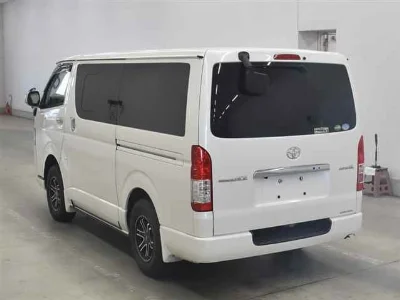 TOYOTA REGIUS VAN