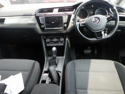 VOLKSWAGEN GOLF TOURAN