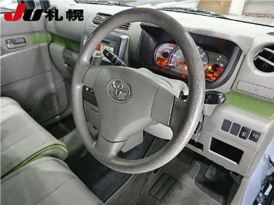 TOYOTA PIXIS SPACE