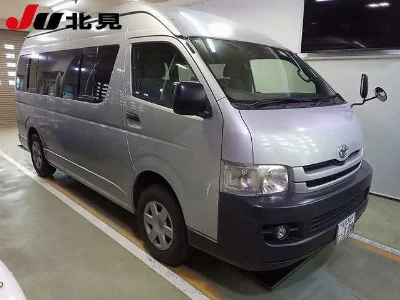TOYOTA HIACE COMMUTER