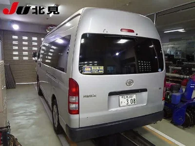 TOYOTA HIACE COMMUTER