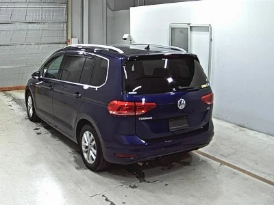 VOLKSWAGEN GOLF TOURAN