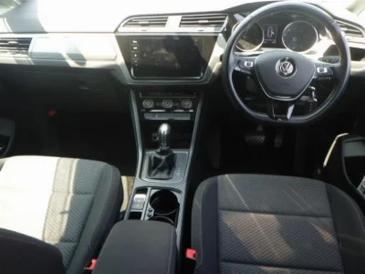 VOLKSWAGEN GOLF TOURAN