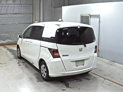 HONDA FREED SPIKE