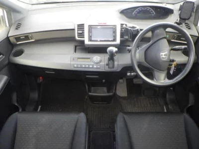 HONDA FREED SPIKE