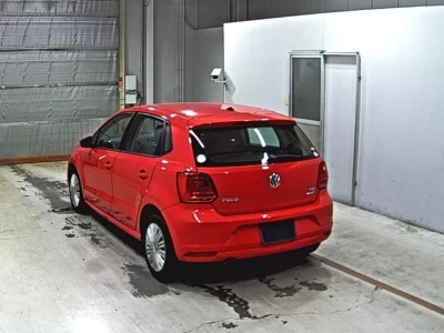 VOLKSWAGEN POLO