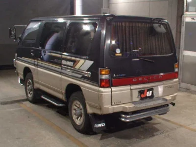 MITSUBISHI DELICA WAGON