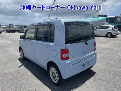 TOYOTA PIXIS SPACE
