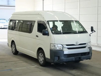 TOYOTA HIACE COMMUTER