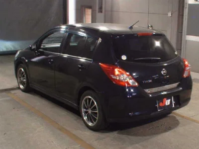 NISSAN TIIDA