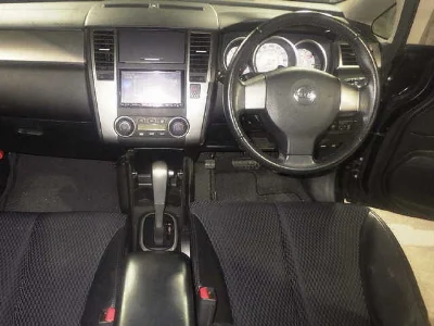 NISSAN TIIDA