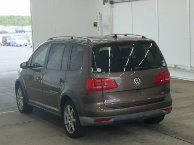 VOLKSWAGEN GOLF TOURAN