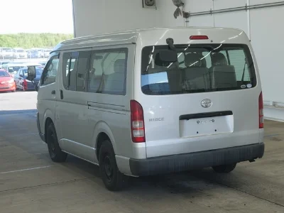 TOYOTA HIACE