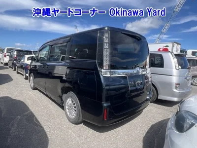 TOYOTA VOXY