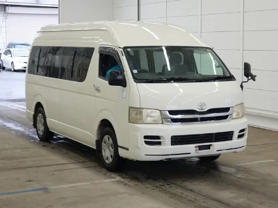 TOYOTA HIACE COMMUTER
