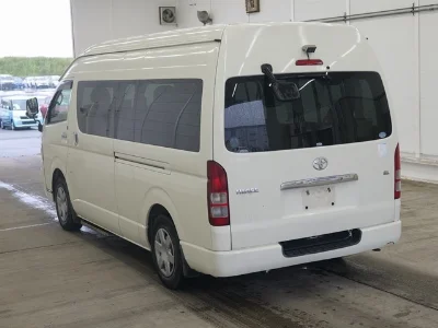 TOYOTA HIACE COMMUTER