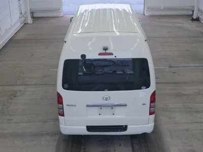 TOYOTA HIACE COMMUTER