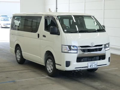 TOYOTA HIACE