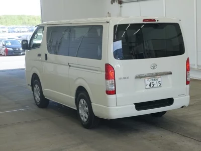 TOYOTA HIACE