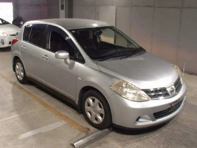 NISSAN TIIDA
