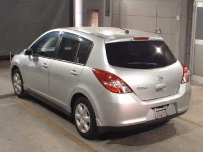 NISSAN TIIDA