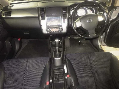 NISSAN TIIDA