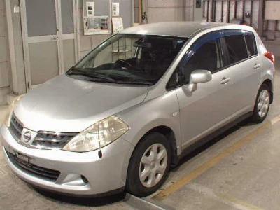 NISSAN TIIDA