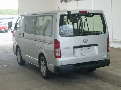 TOYOTA HIACE