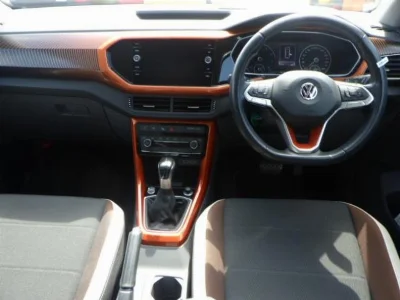 VOLKSWAGEN T-CROSS