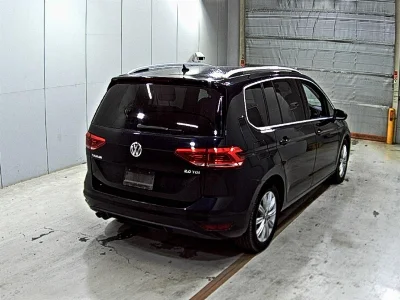 VOLKSWAGEN GOLF TOURAN