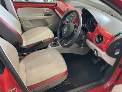 VOLKSWAGEN UP!