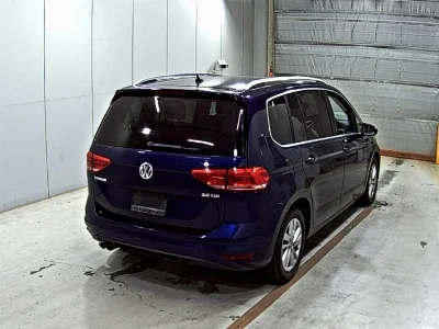 VOLKSWAGEN GOLF TOURAN