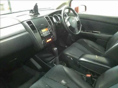 NISSAN TIIDA