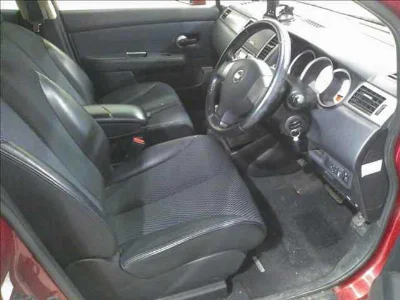 NISSAN TIIDA