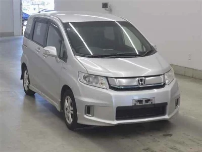 HONDA FREED SPIKE HYBRID