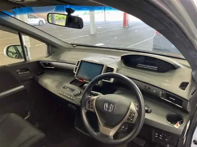 HONDA FREED SPIKE HYBRID