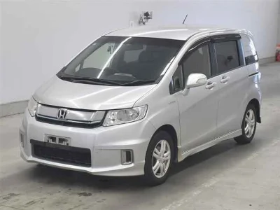 HONDA FREED SPIKE HYBRID