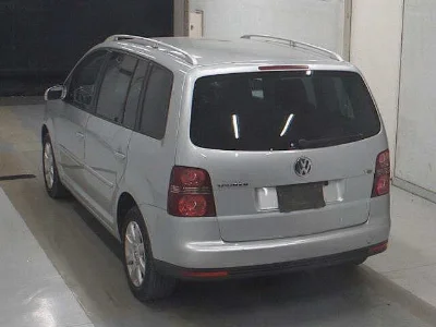 VOLKSWAGEN GOLF TOURAN