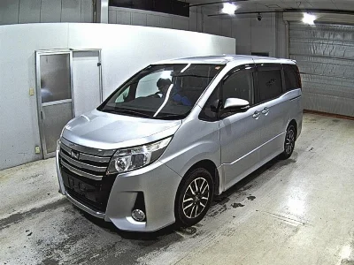 TOYOTA NOAH