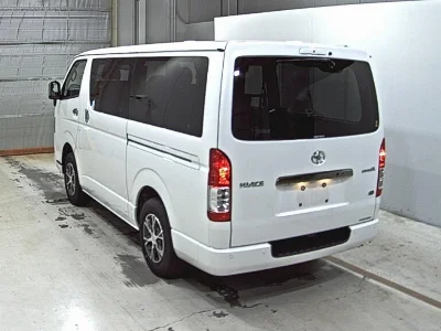 TOYOTA HIACE VAN