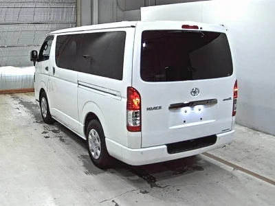 TOYOTA HIACE VAN