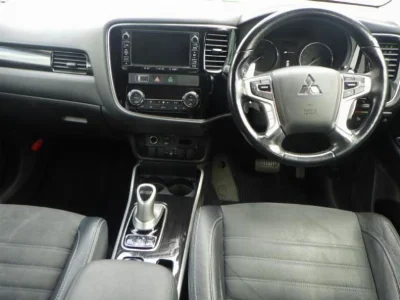 MITSUBISHI OUTLANDER PHEV