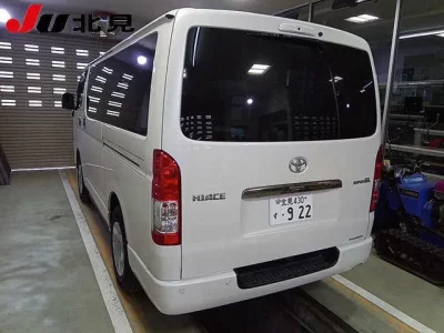 TOYOTA HIACE VAN